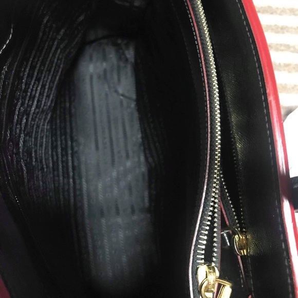 Authentic Prada Saffiano Vernice Nero - Picture 4 of 8